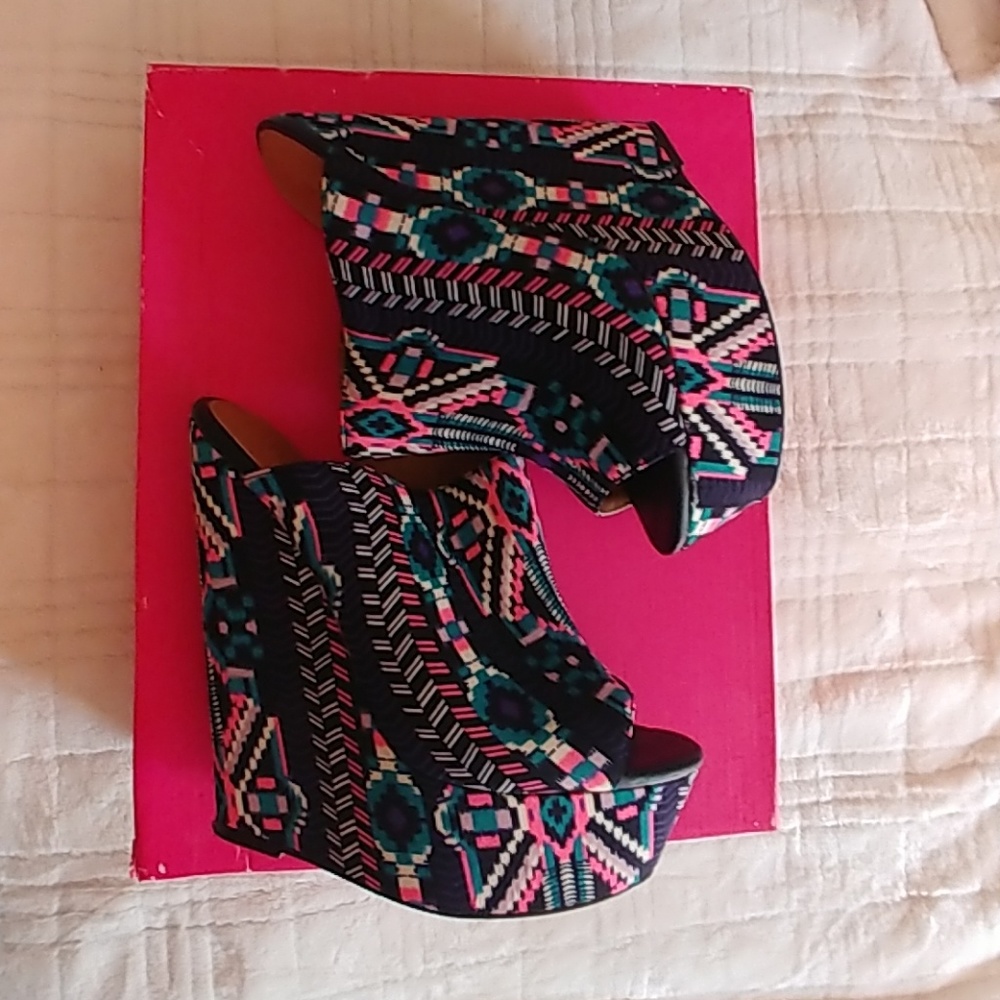 Tribal print wedges